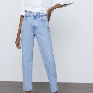 Zara Mom Jeans. Light blue. Size 27 (US 4)